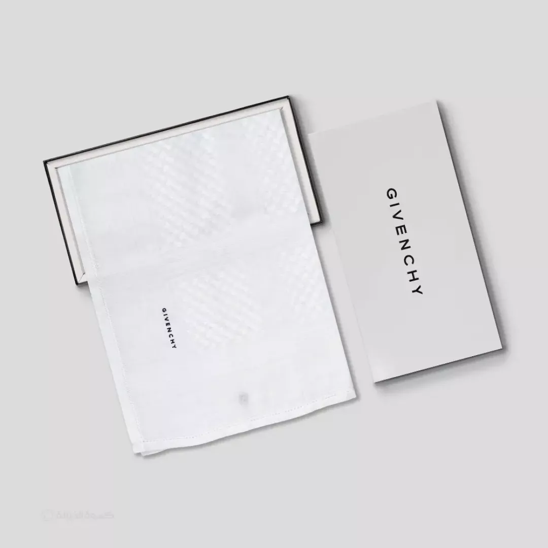 شماغ جيفنشي أبيض كلاسيك من ماركة GIVENCHY - أكسيك Axeek