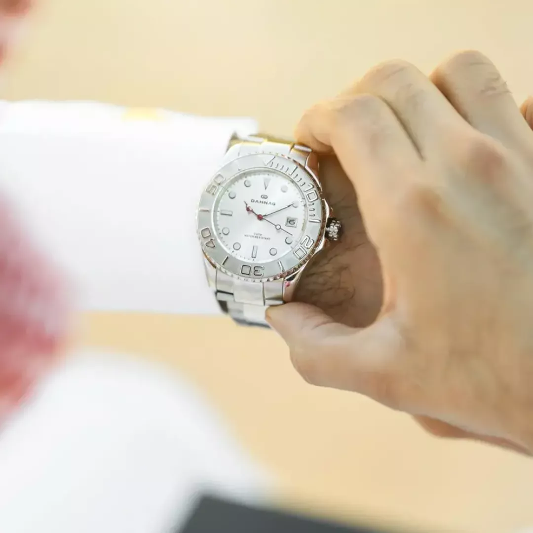 ساعة يد للرجال ستيل فضي أبيض الدهنج DW3113 من ماركة DAHNAG - أكسيك Axeek
