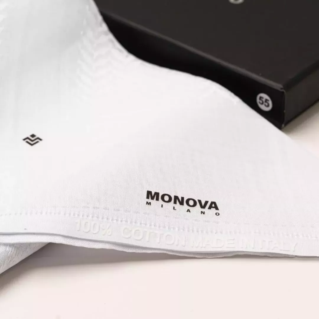 شماغ منوفا ابيض كلاسيك ايطالي من ماركة monova - أكسيك Axeek