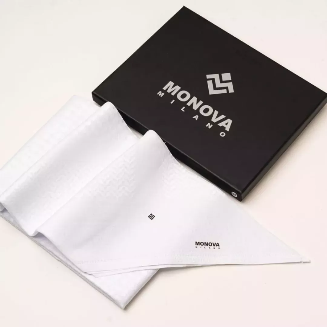 شماغ منوفا ابيض كلاسيك ايطالي من ماركة monova - أكسيك Axeek