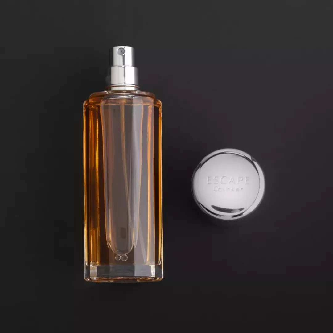 عطر كالفن كلاين ايسكيب ومن - أو دي بارفيوم للنساء 100مل من ماركة Calvin Klein - أكسيك Axeek