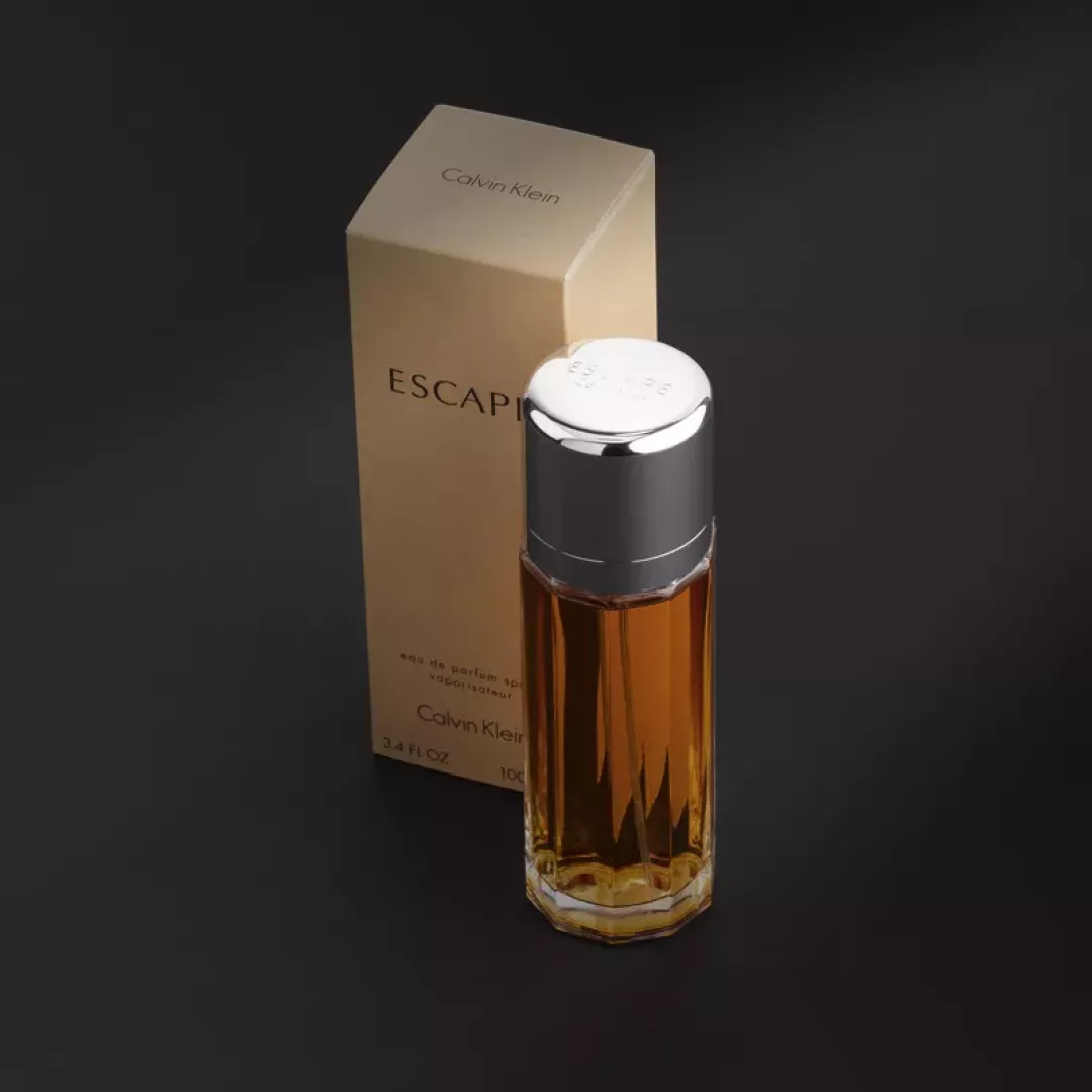 عطر كالفن كلاين ايسكيب ومن - أو دي بارفيوم للنساء 100مل من ماركة Calvin Klein - أكسيك Axeek