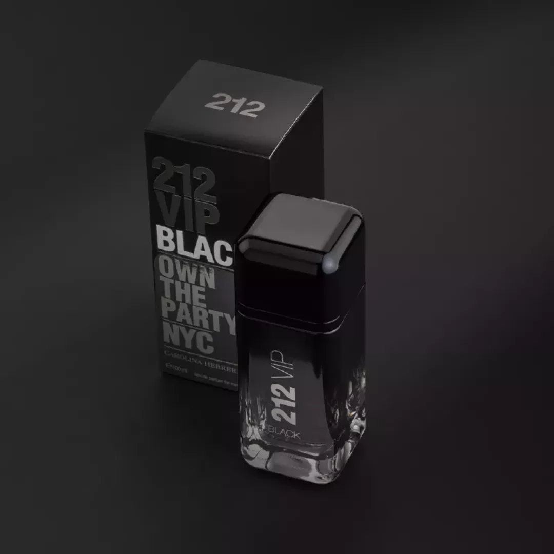 عطر كارولينا هيريرا 212 في اي بي بلاك فورمان - للرجال 100 مل من ماركة Carolina Herrera - أكسيك Axeek
