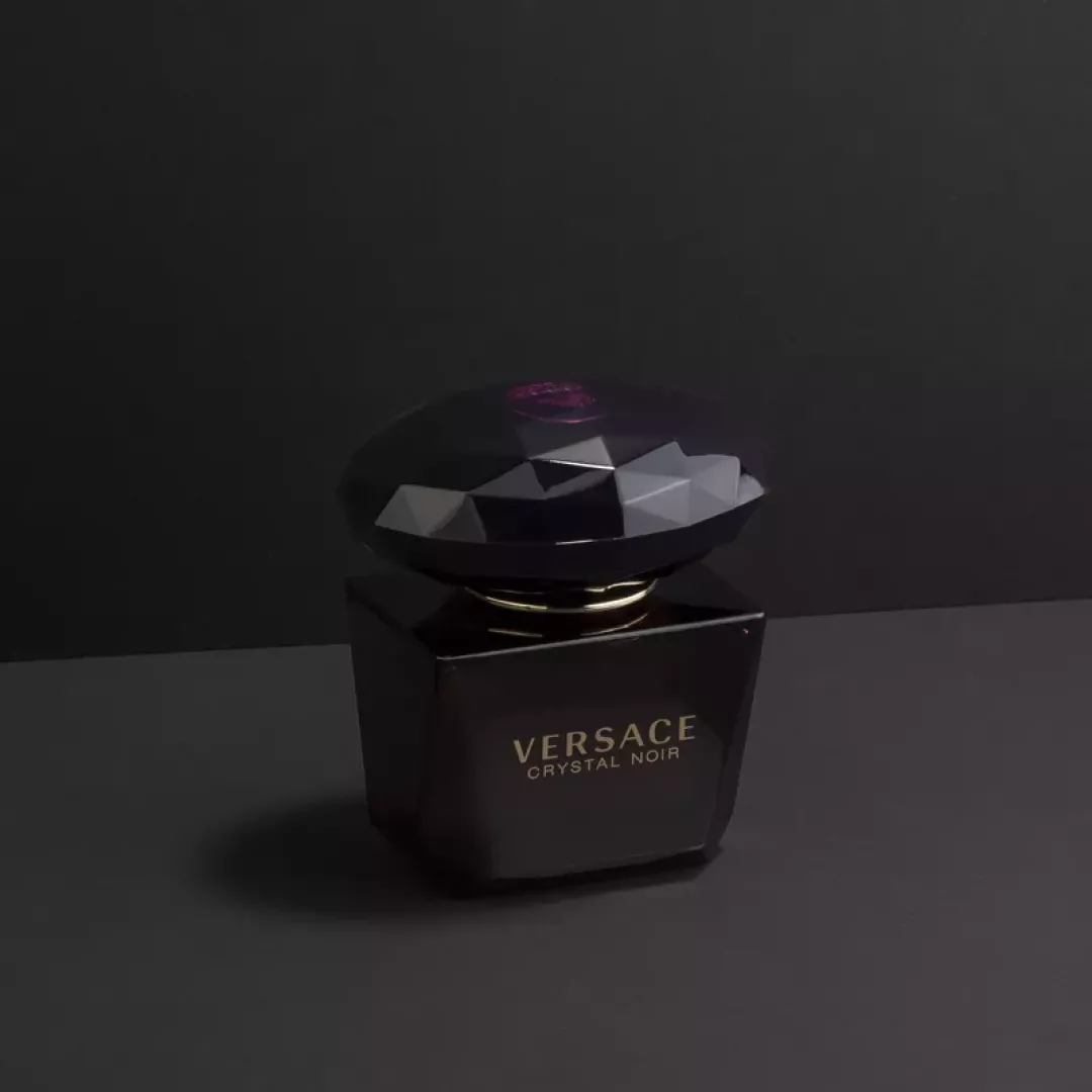 عطر فرزاتشي كريستال نوار - أو دي بارفيوم للنساء 90 مل من ماركة Versace - أكسيك Axeek