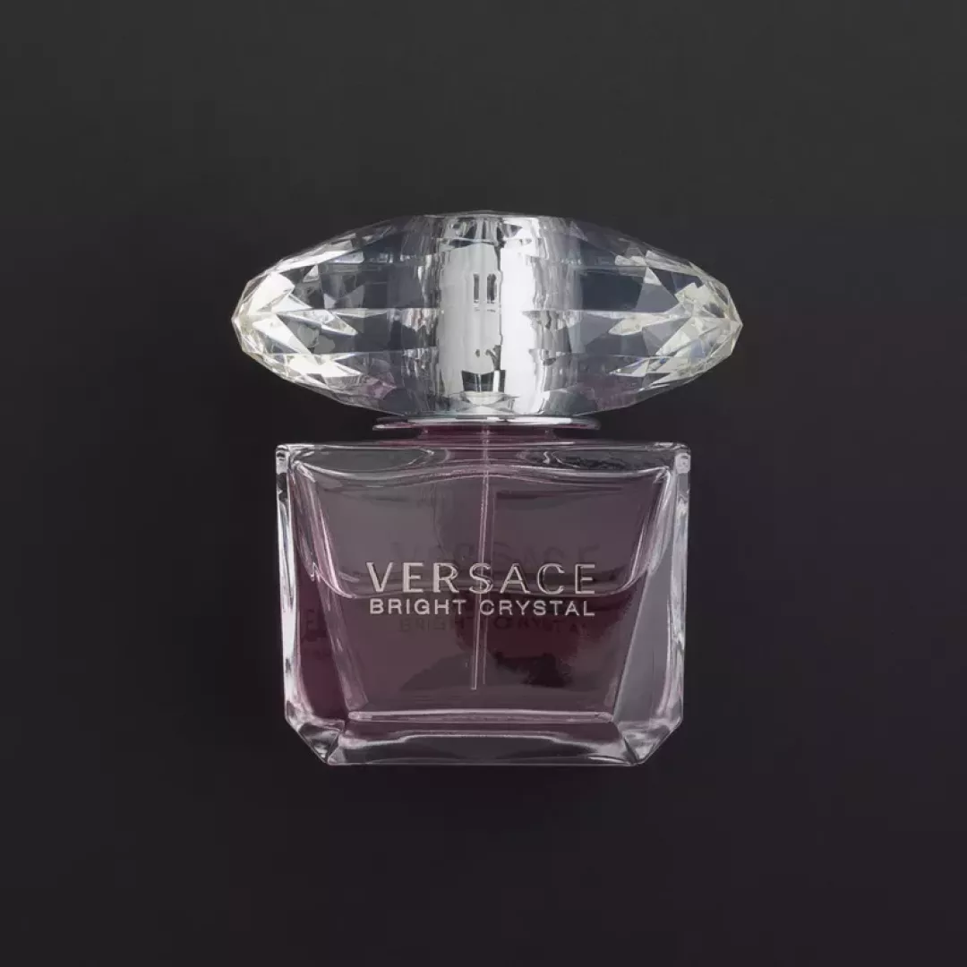 عطر فرزاتشي برايت كريستال - أو دي تواليت للنساء 90 مل من ماركة Versace - أكسيك Axeek