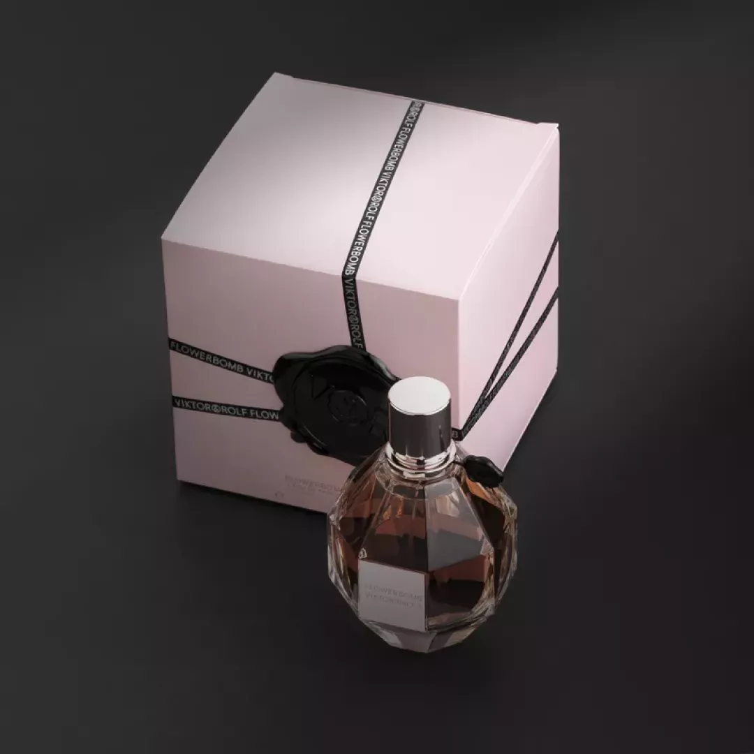 عطر فيكتور أند رولف فلاور بمب - أو دي بارفيوم للنساء 100 مل من ماركة Viktor and Rolf - أكسيك Axeek