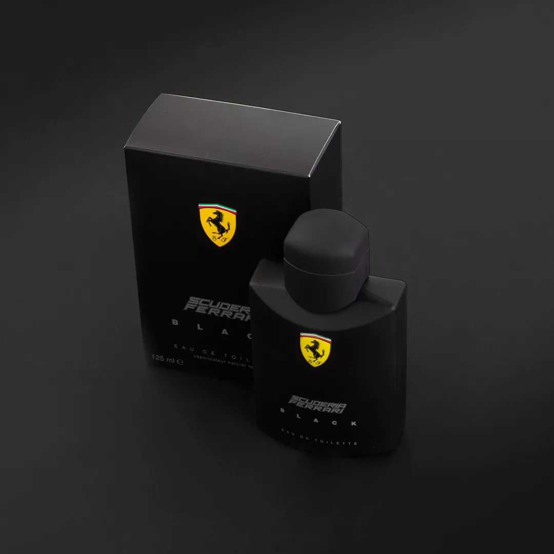 عطر فيراري سكوديريا فيراري بلاك - أو دي تواليت للرجال 125 مل من ماركة FERRARI - أكسيك Axeek