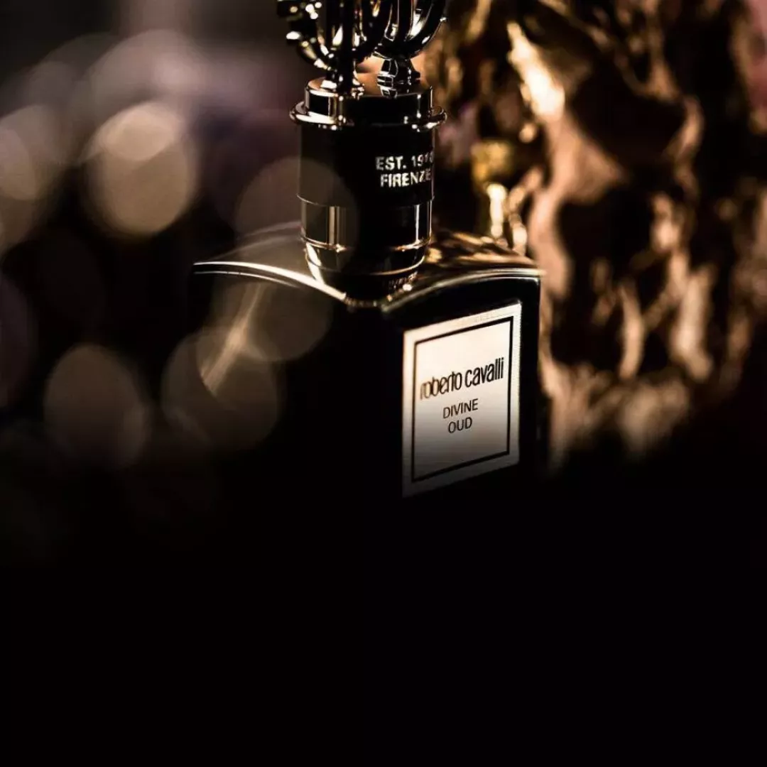 عطر روبرتو كافالي ديفين عود للجنسين 100مل من ماركة Roberto Cavalli - أكسيك Axeek