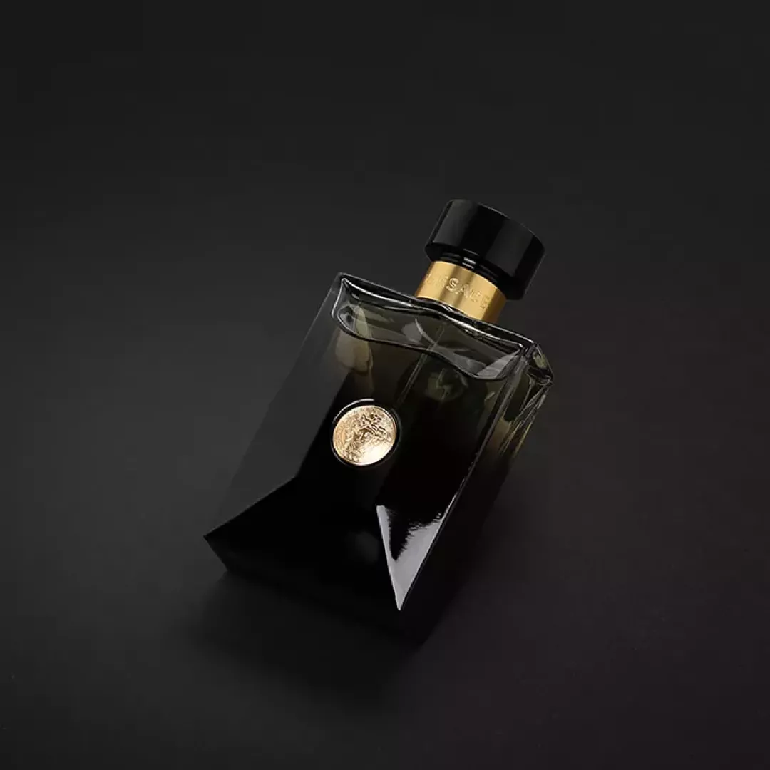 عطر فرزاتشي عود نوار أو دي بارفيوم للرجال 100 مل من ماركة Versace - أكسيك Axeek