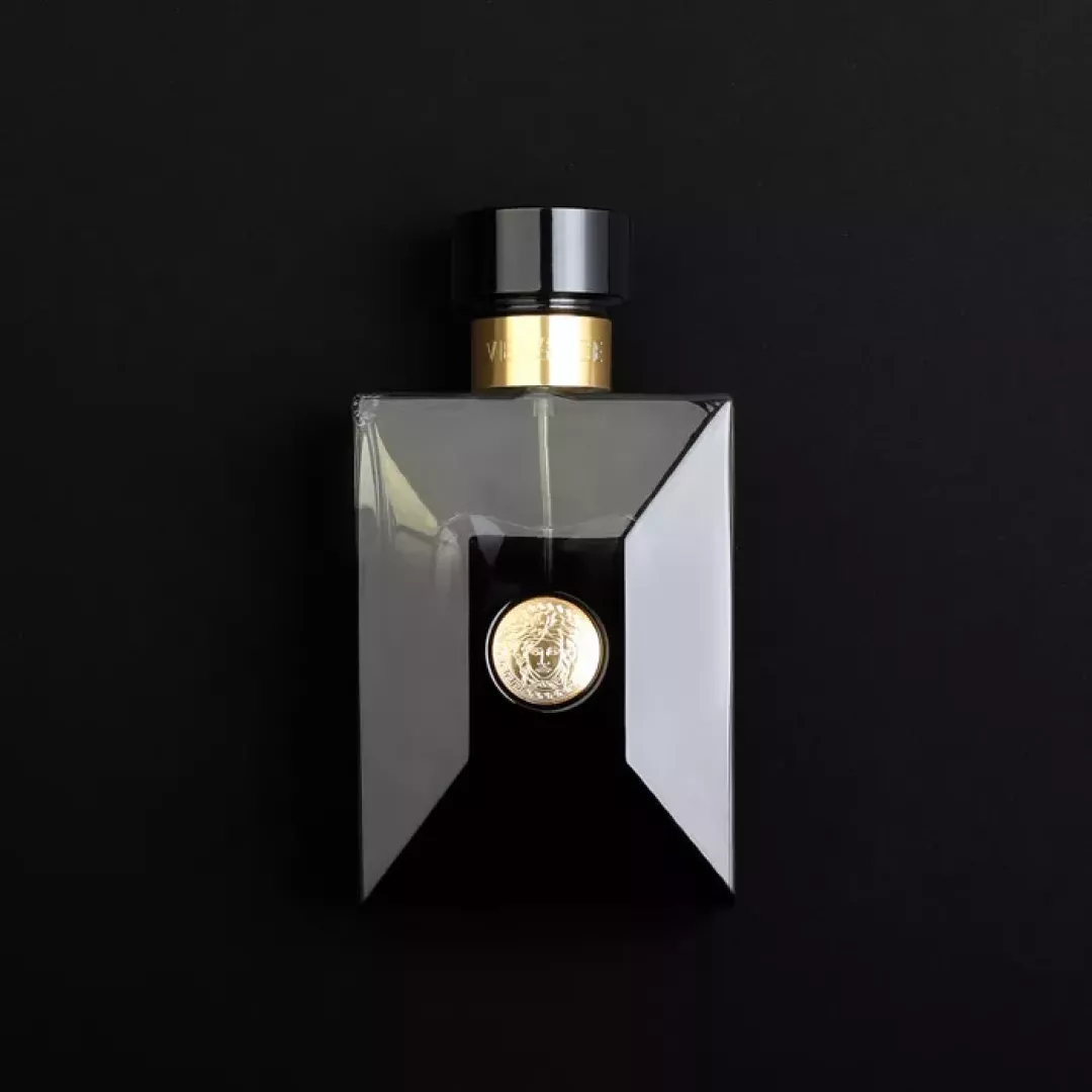 عطر فرزاتشي عود نوار أو دي بارفيوم للرجال 100 مل من ماركة Versace - أكسيك Axeek